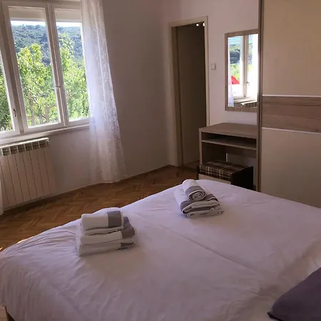 Apartment Erdgeschosswohnung Mit Terrasse Fuer Sechs Personen Kampor