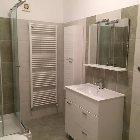 Erdgeschosswohnung Mit Terrasse Fuer Sechs Personen * Kampor