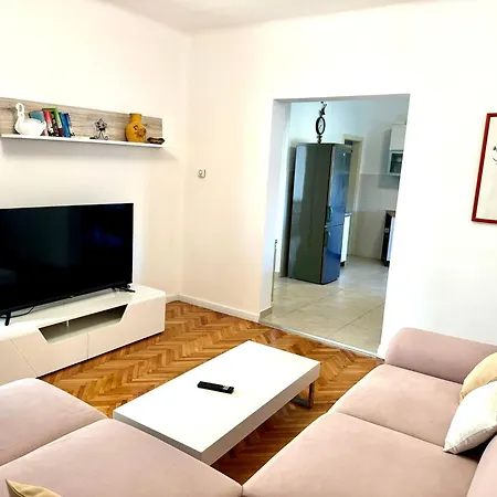 Erdgeschosswohnung Mit Terrasse Fuer Sechs Personen Appartamento *