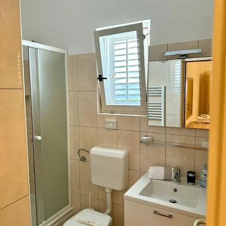 Apartment Erdgeschosswohnung Mit Terrasse Fuer Sechs Personen *