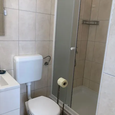 Erdgeschosswohnung Mit Terrasse Fuer Sechs Personen Kampor