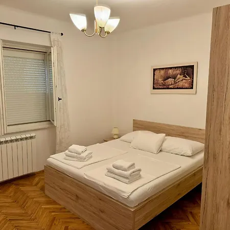 Erdgeschosswohnung Mit Terrasse Fuer Sechs Personen Apartment *