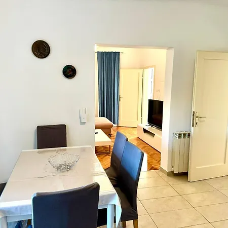 Apartment Erdgeschosswohnung Mit Terrasse Fuer Sechs Personen *