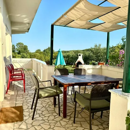 Erdgeschosswohnung Mit Terrasse Fuer Sechs Personen * Kampor