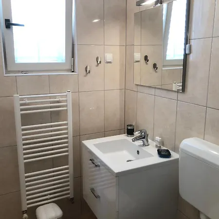 Erdgeschosswohnung Mit Terrasse Fuer Sechs Personen