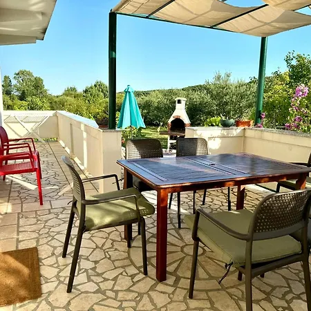 Erdgeschosswohnung Mit Terrasse Fuer Sechs Personen Apartment *