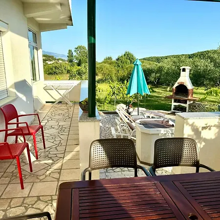 Apartment Erdgeschosswohnung Mit Terrasse Fuer Sechs Personen Kampor