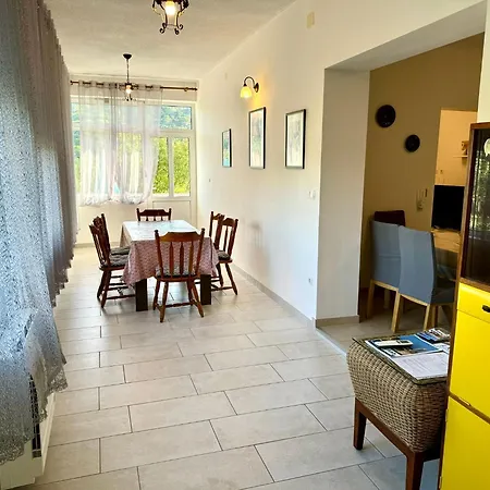 Erdgeschosswohnung Mit Terrasse Fuer Sechs Personen Kampor